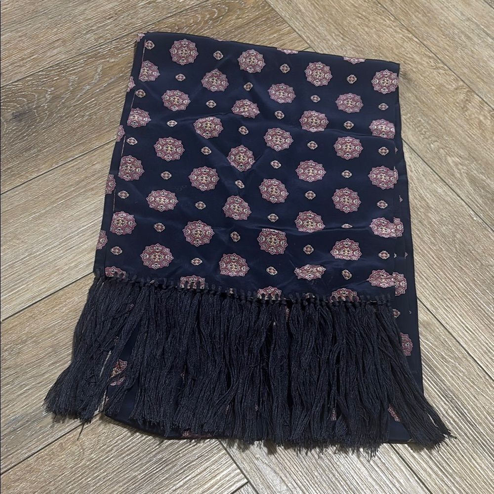 Episode by Carolyn Wight Freeman Scarf